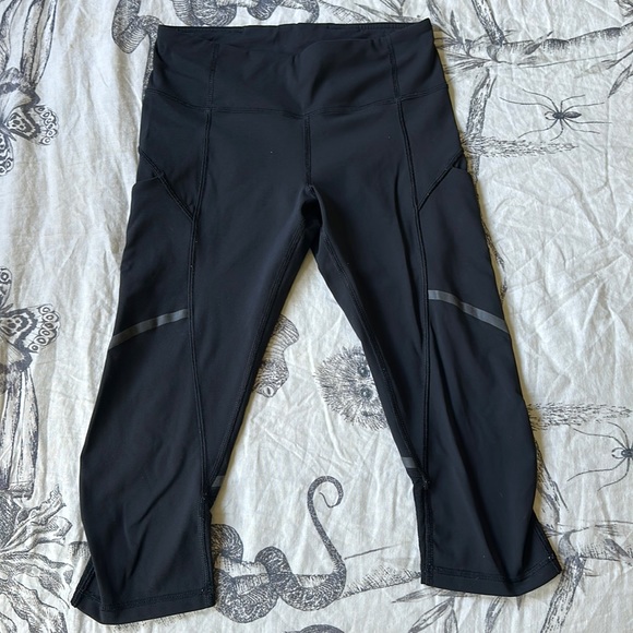 US4 Lululemon tight gym pants activewear, inseam 17” - excellent condition - Picture 2 of 12